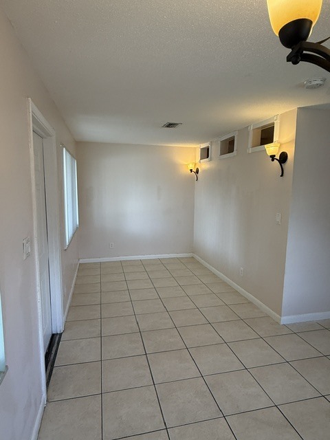 Building Photo - 5972