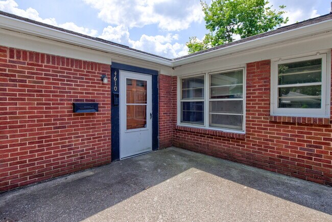 Foto del edificio - 4610 Rookwood Ave