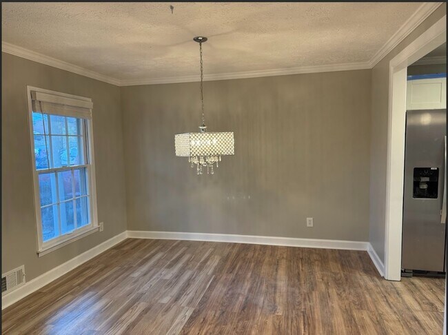 Área de comedor - 2475 Freydale Rd SE