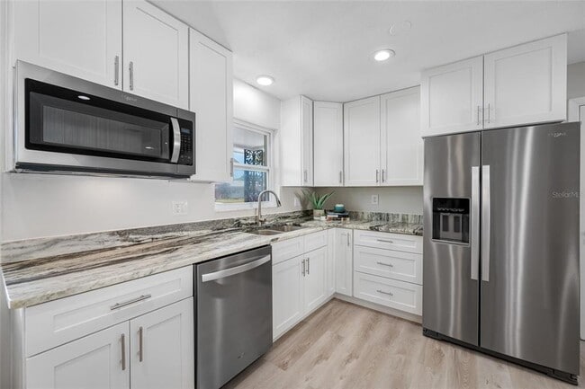 Building Photo - 11211 60th Ave N