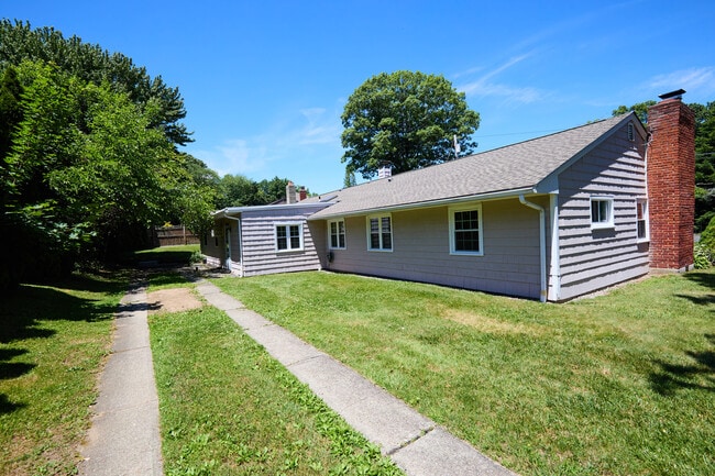 Building Photo - 15 Harvester Rd