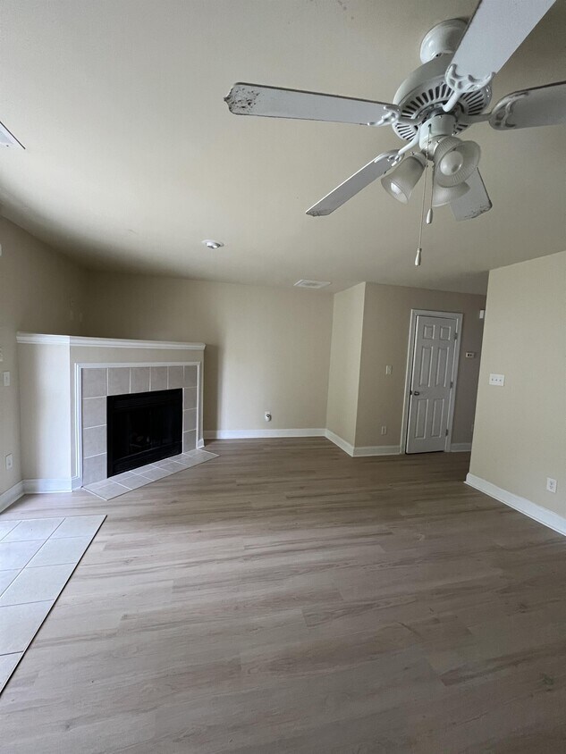 Foto principal - 4201 Brook Creek Ln