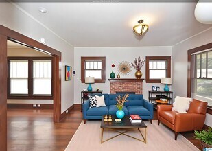 Building Photo - 525 53rd St Ens