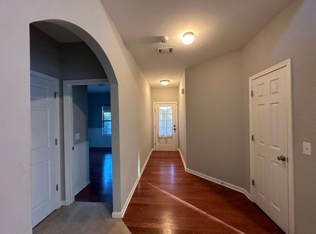 Building Photo - 7180 Silk Tree Pointe