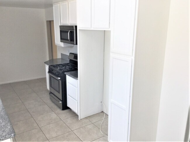 Foto del edificio - 9758 Natick Ave