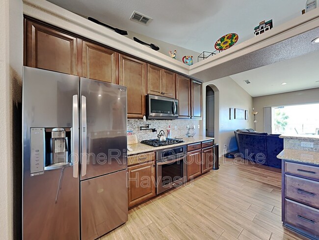Building Photo - 1615 N Lake Havasu Ave