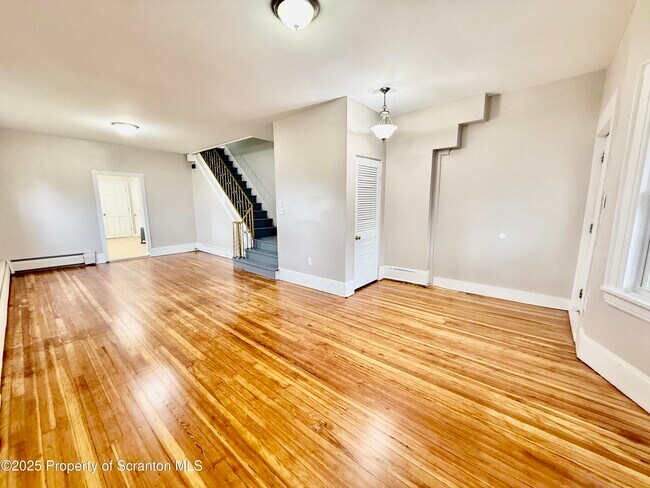 Foto del edificio - 611 Harrison Ave