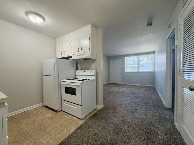 Foto del edificio - Amazing Location! View of Centennial Park! 1 Bed 1 Bath