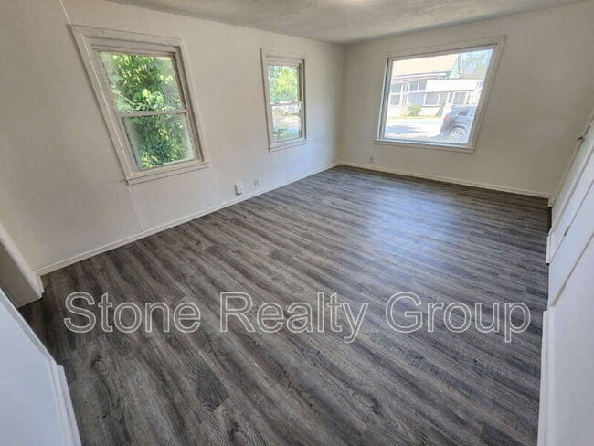 Building Photo - 2117 Cleveland Ave