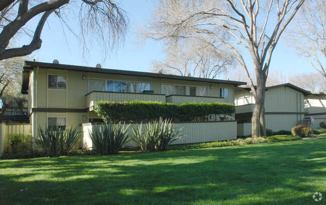 Building Photo - The Laurelwood