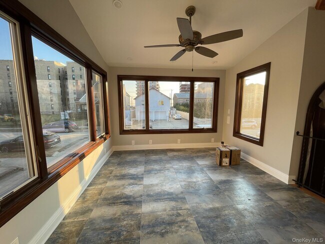 Foto del edificio - 45 W Penn St