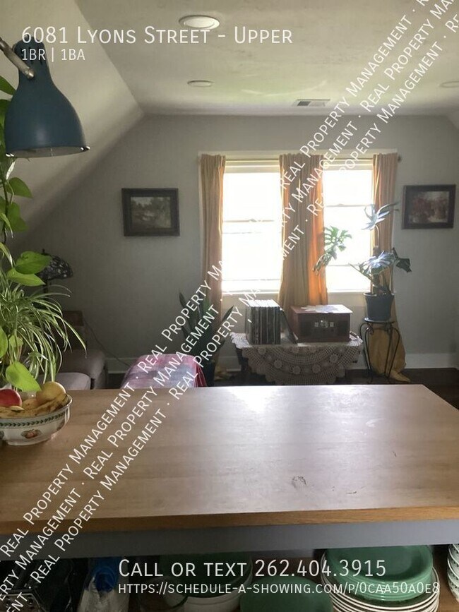 Building Photo - One bedroom upper duplex