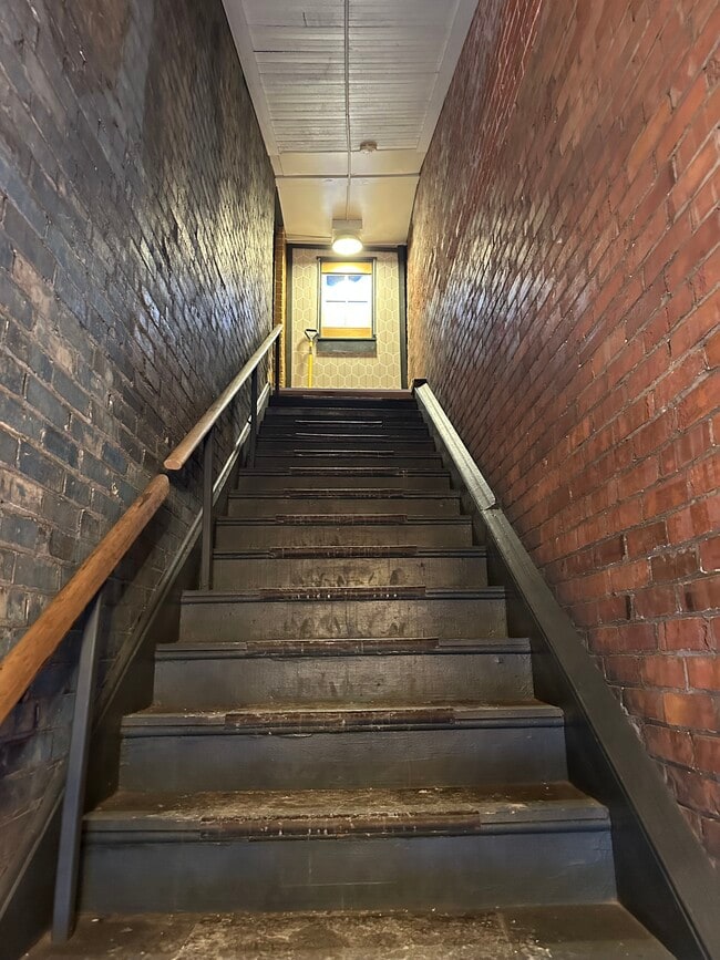 Building Photo - 415 S James St