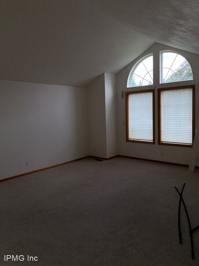 Building Photo - 3 br, 2 bath House - 3115 Metolius Dr