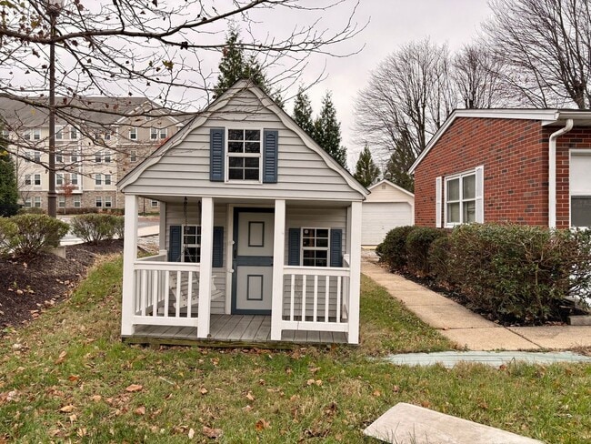 Building Photo - Sprawling Brick Ranch with Huge Lot & Garage in Prime Nottingham Location