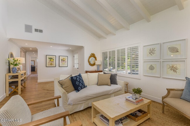 Building Photo - 2116 Montrose Dr