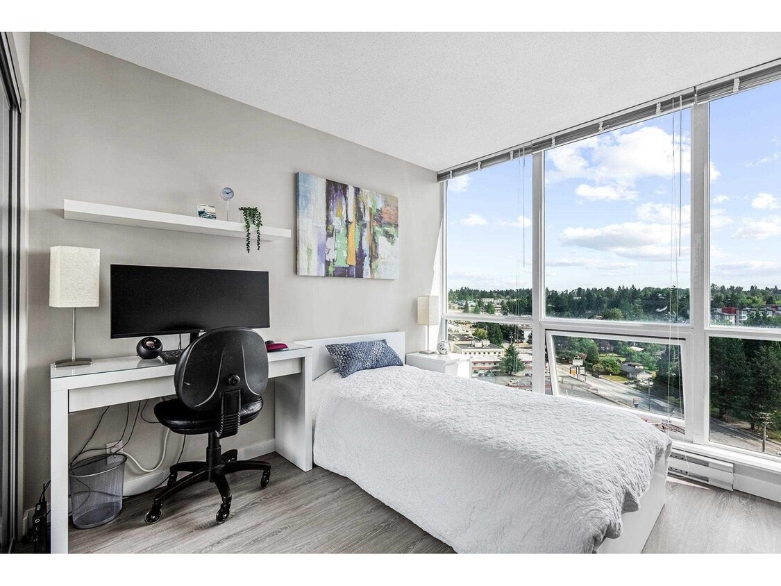 Master bedroom - 13618 100 Av