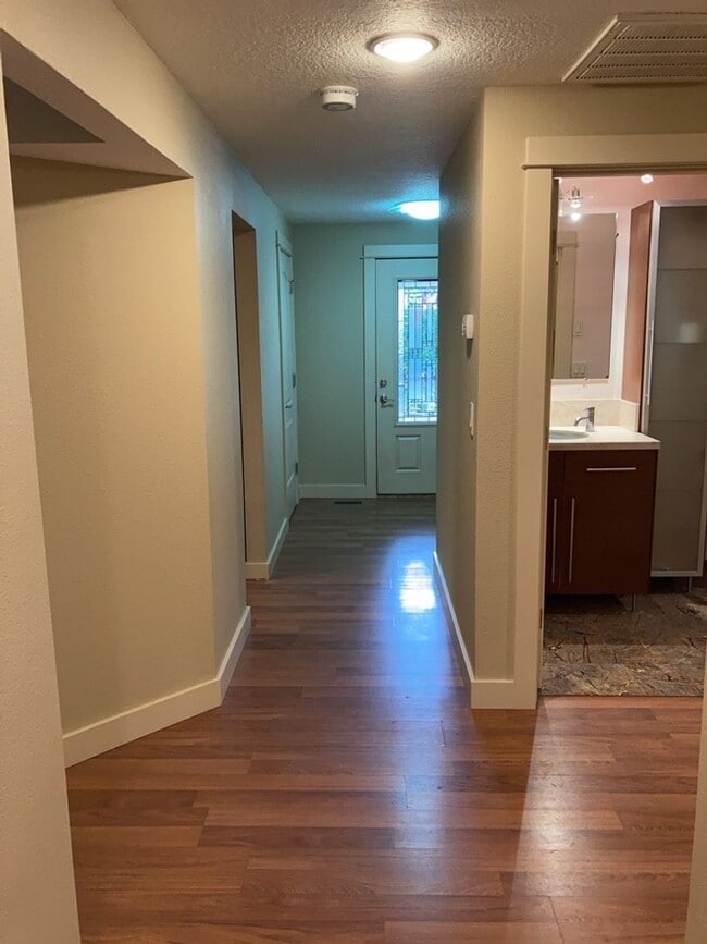 Foto del edificio - Burnt Bridge Creek 4 bedroom- Single Level