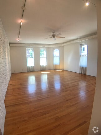 Building Photo - 33 Taylor St