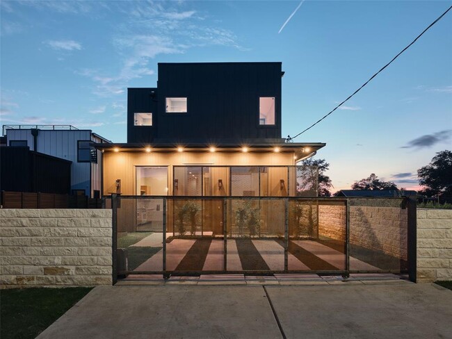 Building Photo - 412 Kemp St