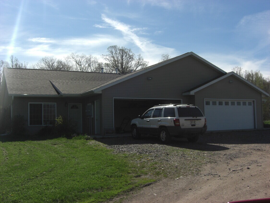 Primary Photo - 910 E Highway 48