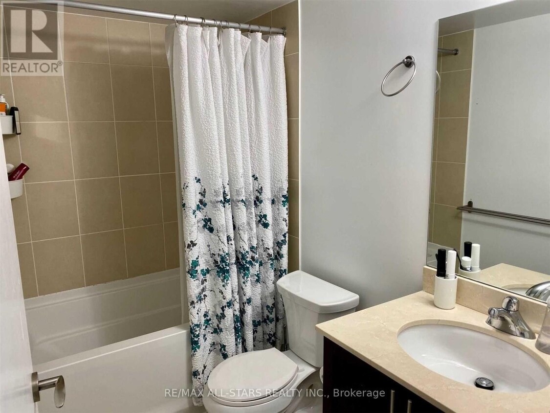 Photo principale - 830 Lawrence Ave W