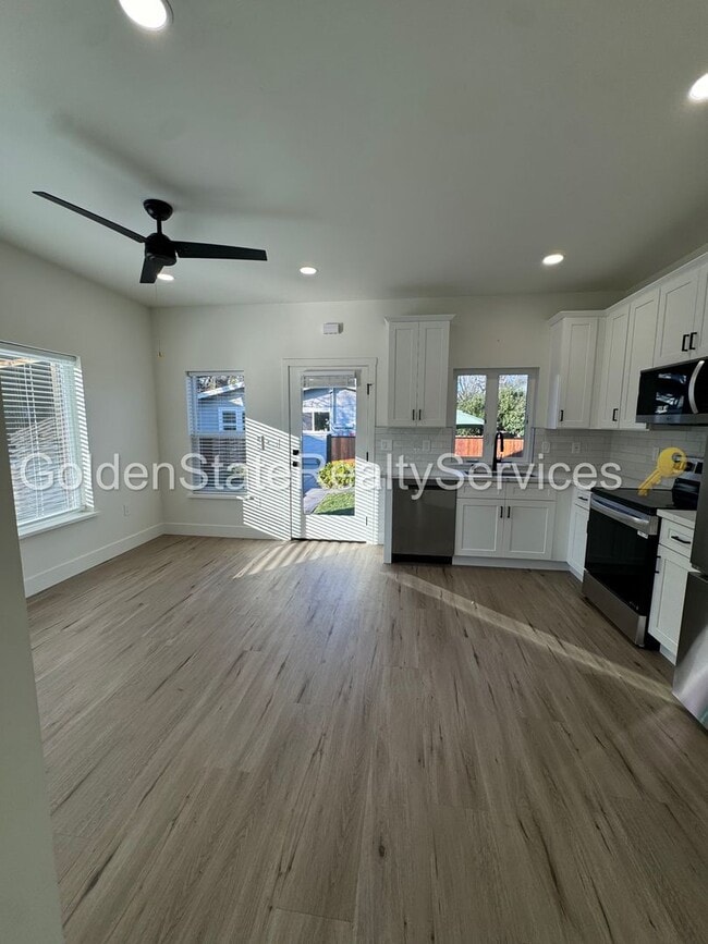 Building Photo - BRAND NEW ADU in an Amazing Location! Private Parking, Fenced Yard, and Clean as a Whistle!