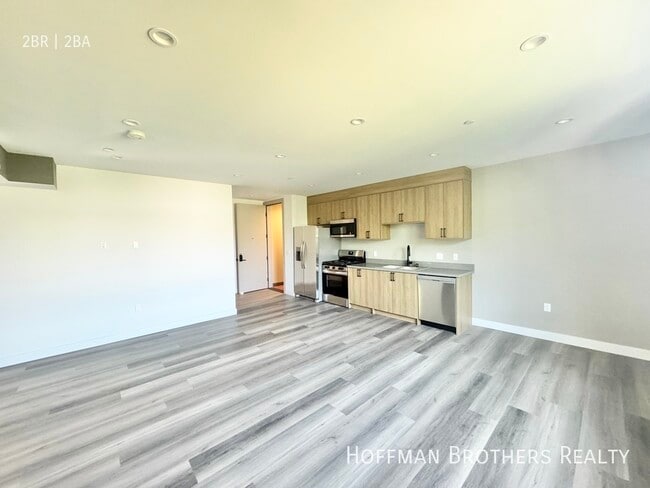 Building Photo - 10806 Blix St