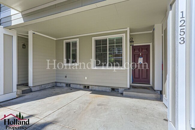 Foto del edificio - Charming 2-Bedroom Retreat in Prime Hillsb...