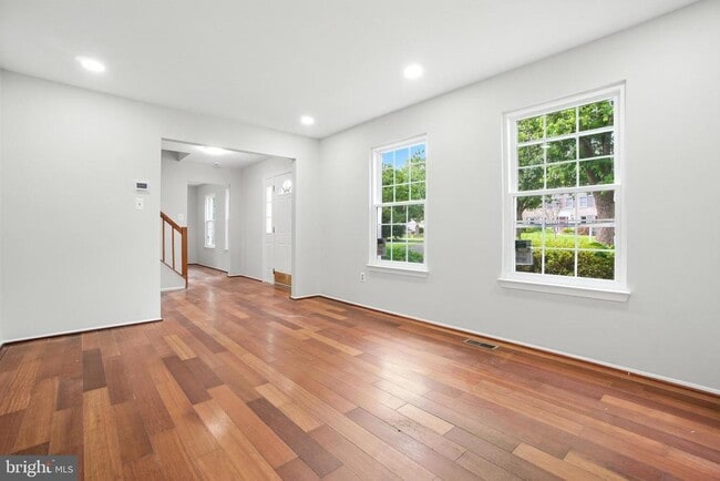 Foto del edificio - 4739 Bates Dr