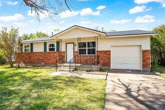 Building Photo - 703 SE Sullivan Dr