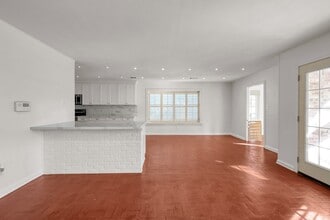 Building Photo - 26926 Maplewood Dr
