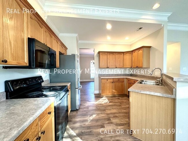 Foto del edificio - 8900 Hadco Ln