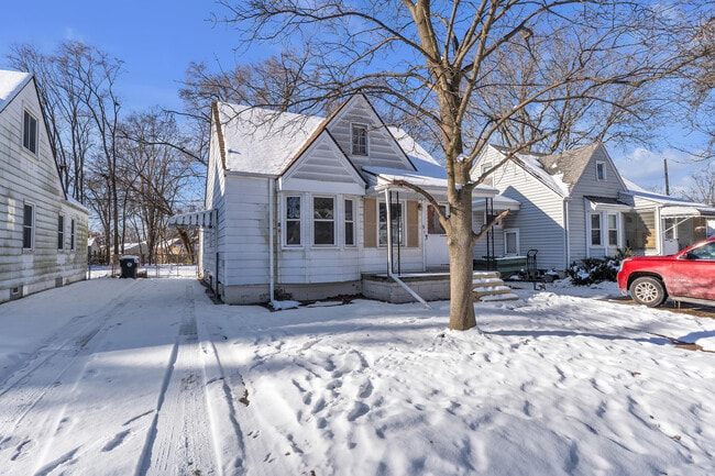 Foto del edificio - 11319 Tecumseh Ave