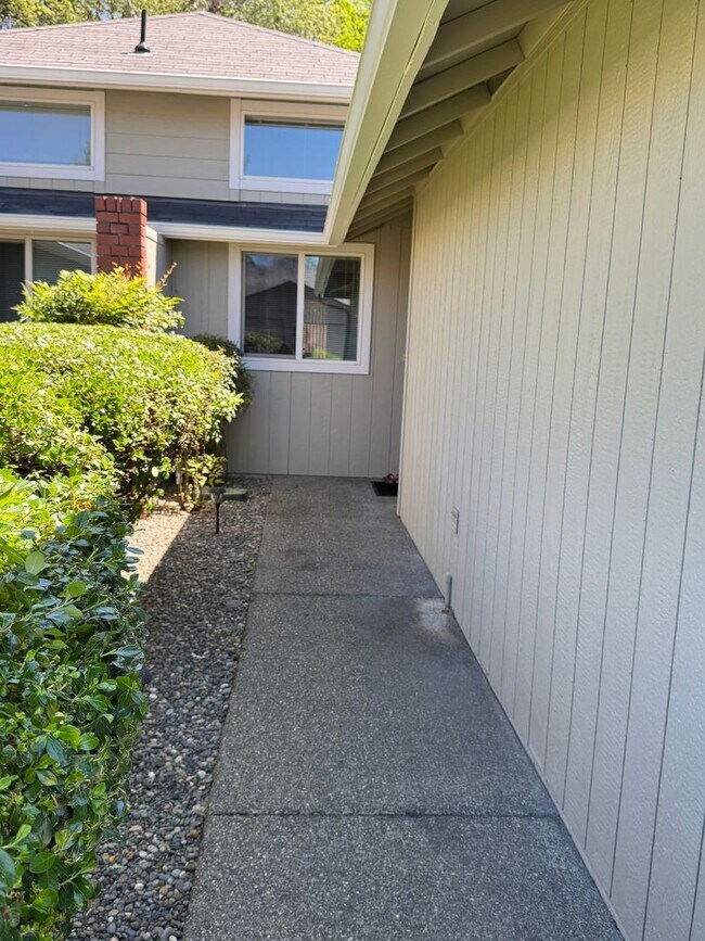 Foto del edificio - 2 bedroom 2 bath duplex for rent in Grants  Pass