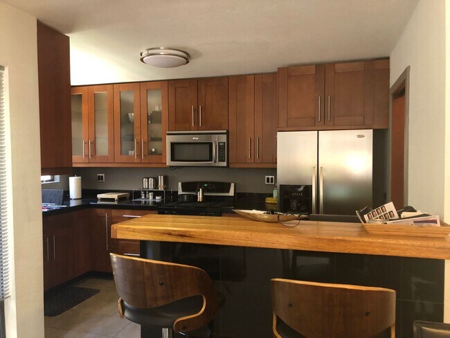 Foto del edificio - Furnished 2 bedroom 2 bath, WiFi and Garba...