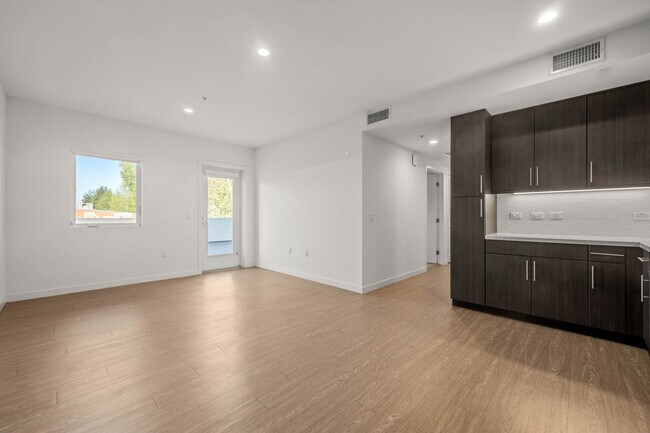 Building Photo - Spectacular Two Bedroom with Incredible Su...
