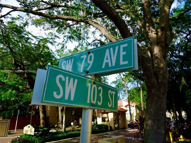 Foto del edificio - 10152 SW 77th Ct