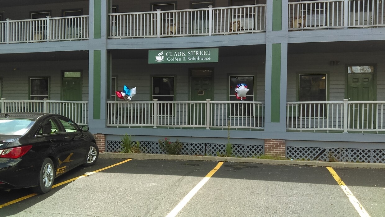 325 S Clark St Unit 2D, North Utica, IL 61373 Condo for Rent in North