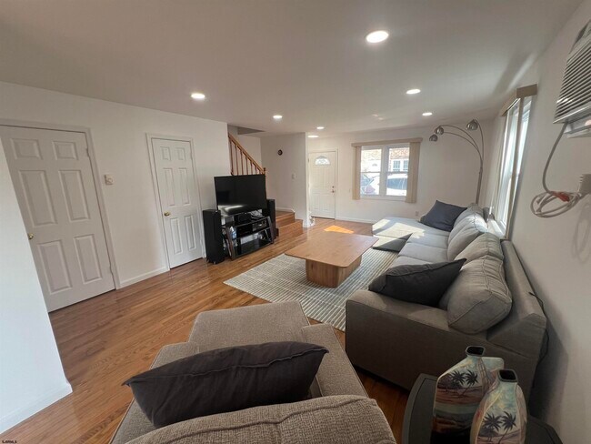 Foto del edificio - 9709 Monmouth Ave