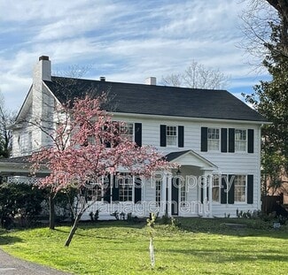 Building Photo - 704 Timber Ln