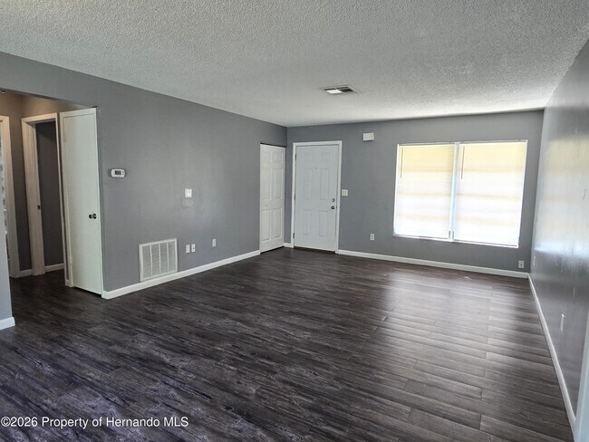 Foto del edificio - 4503 Higate Rd