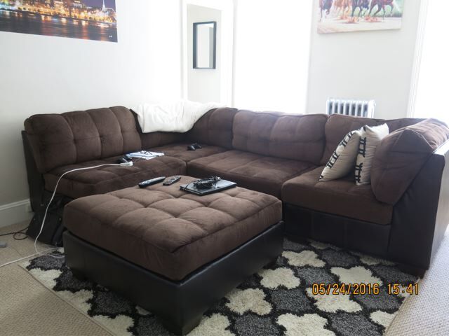 Living room - 200 East St