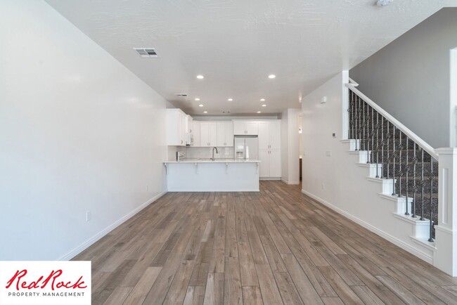 Building Photo - Welcoming 3 Bedroom Townhome in Charming I...