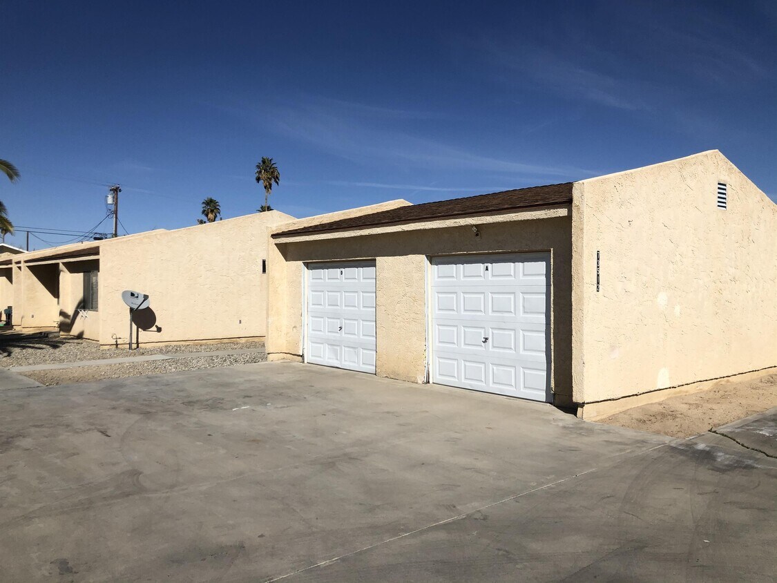 Primary Photo - 73680 Sun Valley Dr