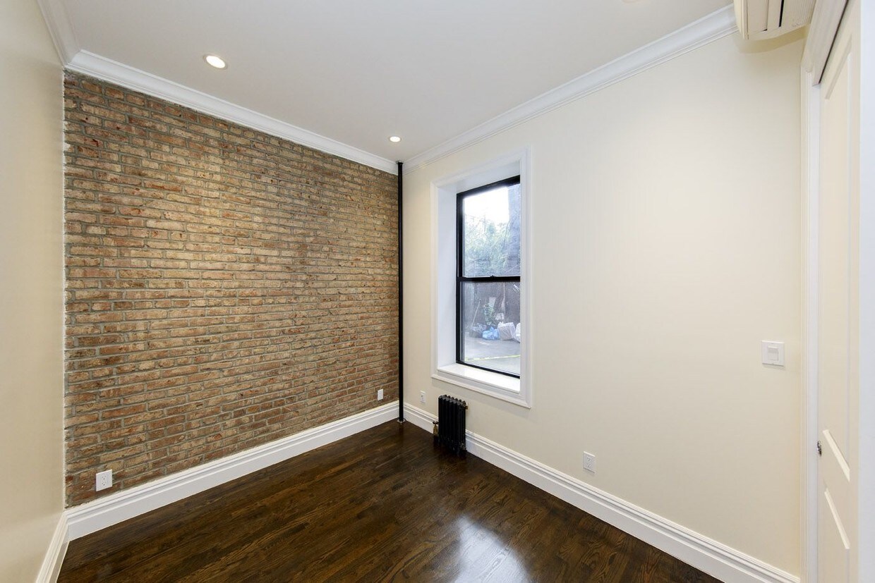 Foto principal - 350 E 18th St