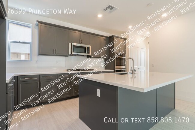 Building Photo - 1 Month Free Rent!