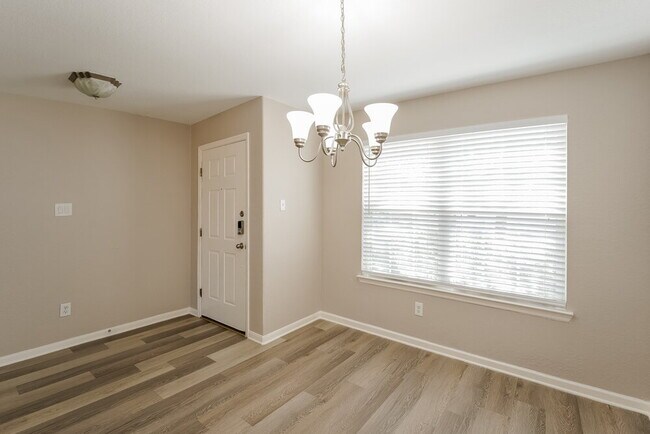 Foto del edificio - 8410 Tararin Ln