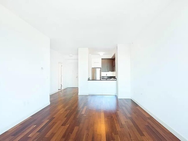 Building Photo - 100 Jay St