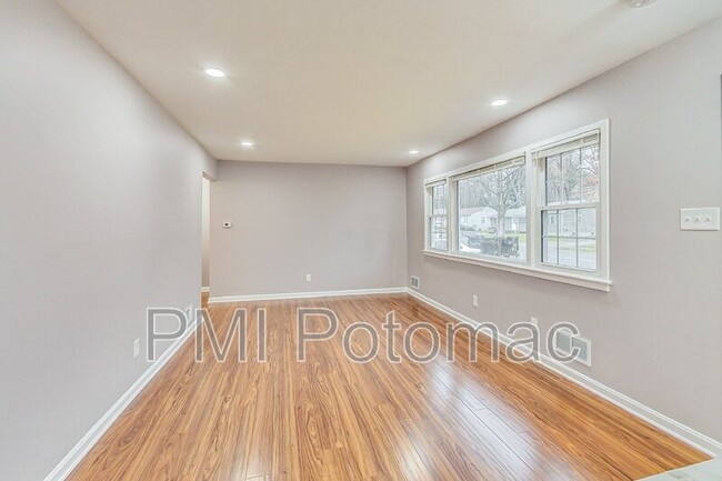Building Photo - 1117 Grandin Ave
